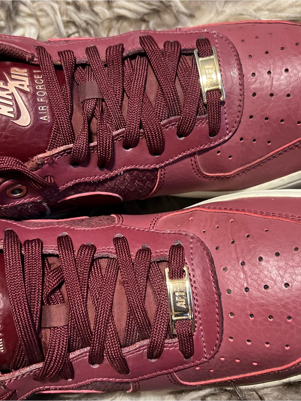 Nike Air Force 1 Men's Sneakers in Burgundy with Gold Accents Sz 9.5 - Picture 9 of 15